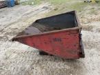 Tipping container for pallet forks 8