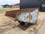 Tipping container for pallet forks 1