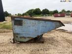 Tipping container for pallet forks 4