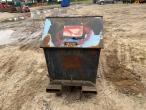 Tipping container for pallet forks 6
