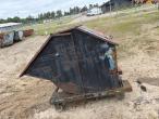 Tipping container for pallet forks 8