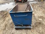 Tipping container for pallet forks 6
