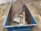 Tipping container for pallet forks 11