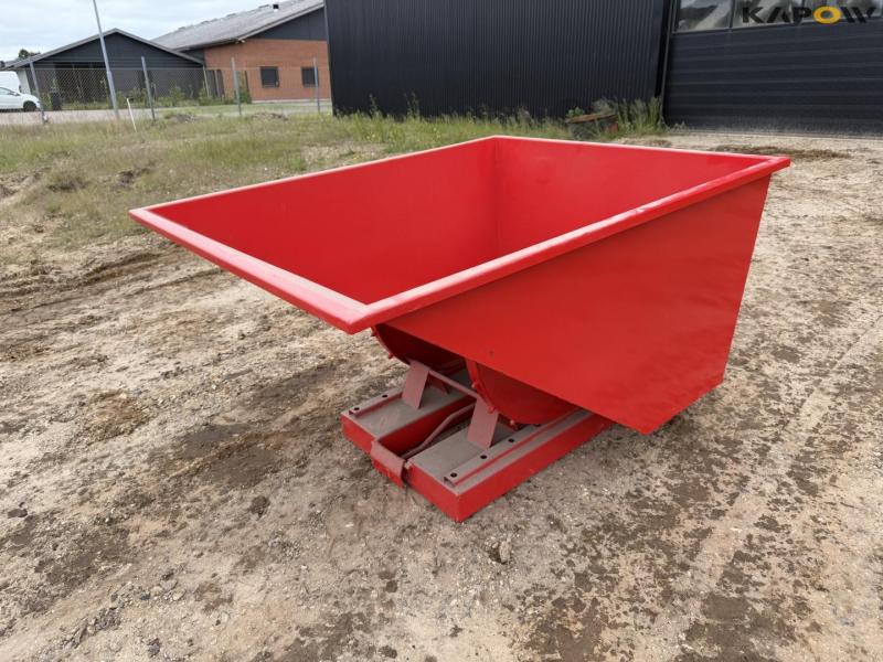 Tippo 900 red container 1