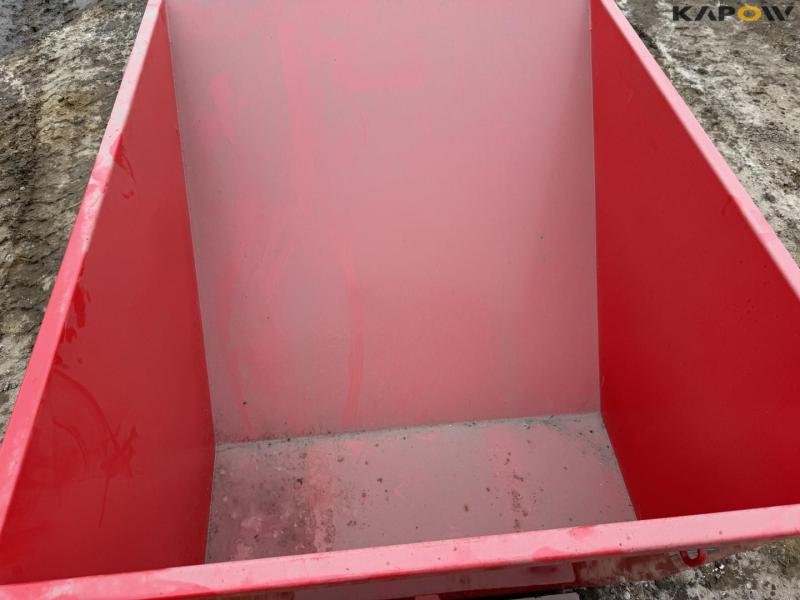 Tippo 900 red container 9