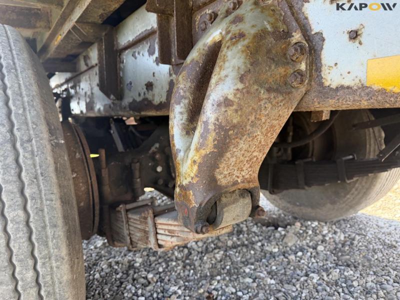 Tipper with trailer hitch 19