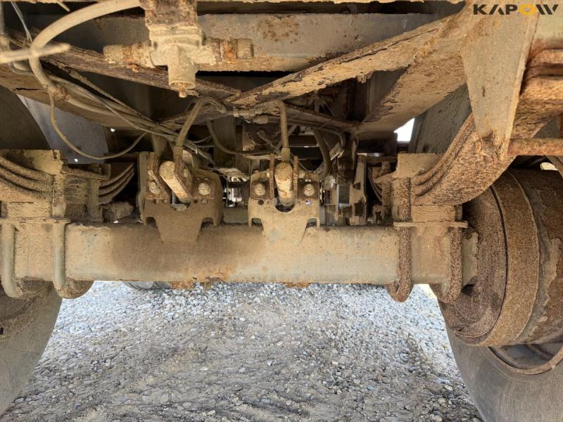 Tipper with trailer hitch 29