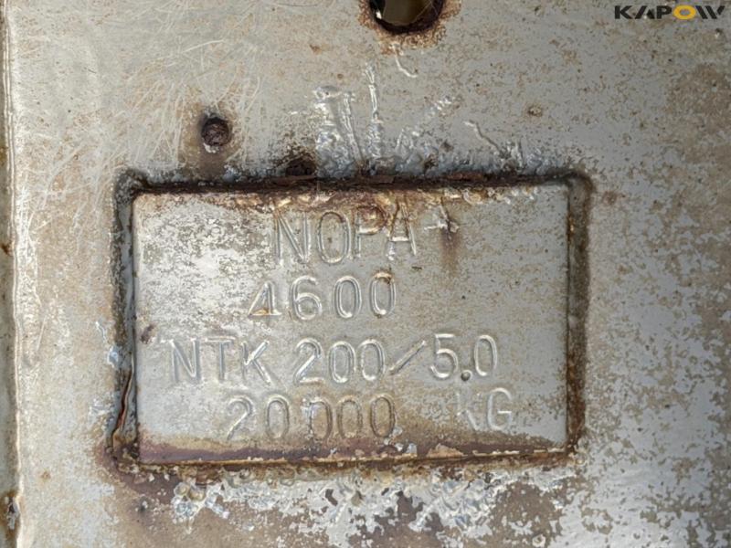 Tipper with trailer hitch 40
