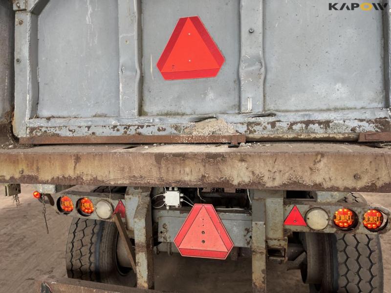 Tipper/tipper trailer 28