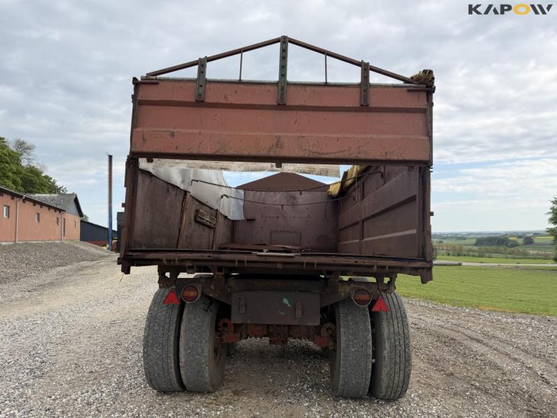 Tipper truck 6