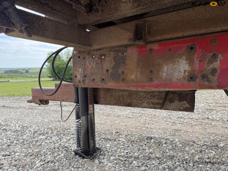 Tipper truck 11