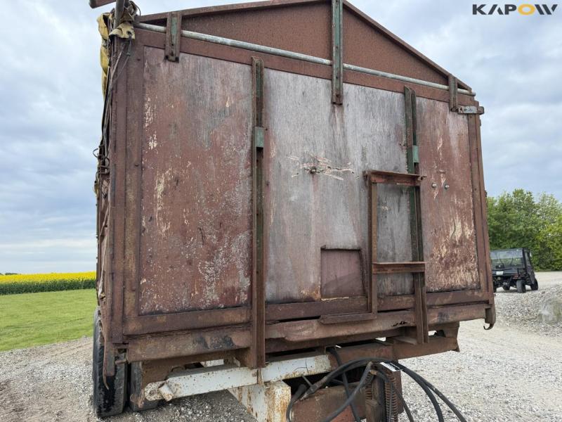 Tipper truck 19