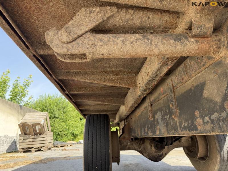 Tipper truck 13