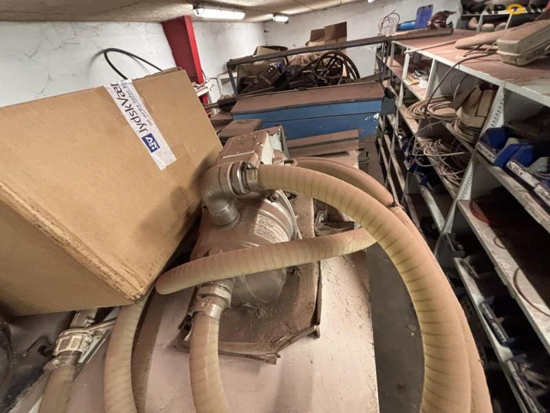 EMPTY THE ROOM 331
