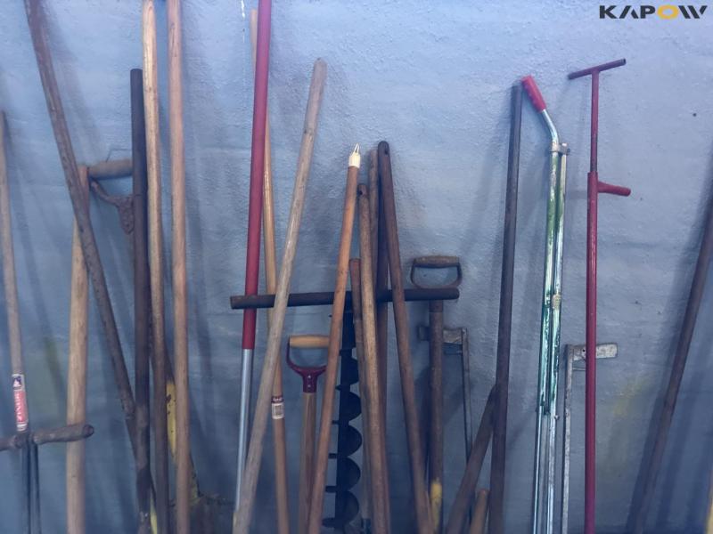 Clear the wall of tools 13