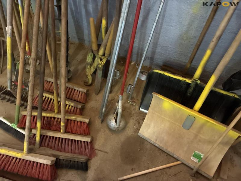 Clear the wall of tools 18