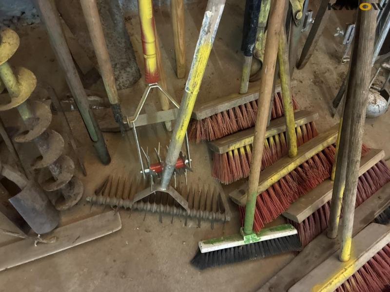 Clear the wall of tools 23