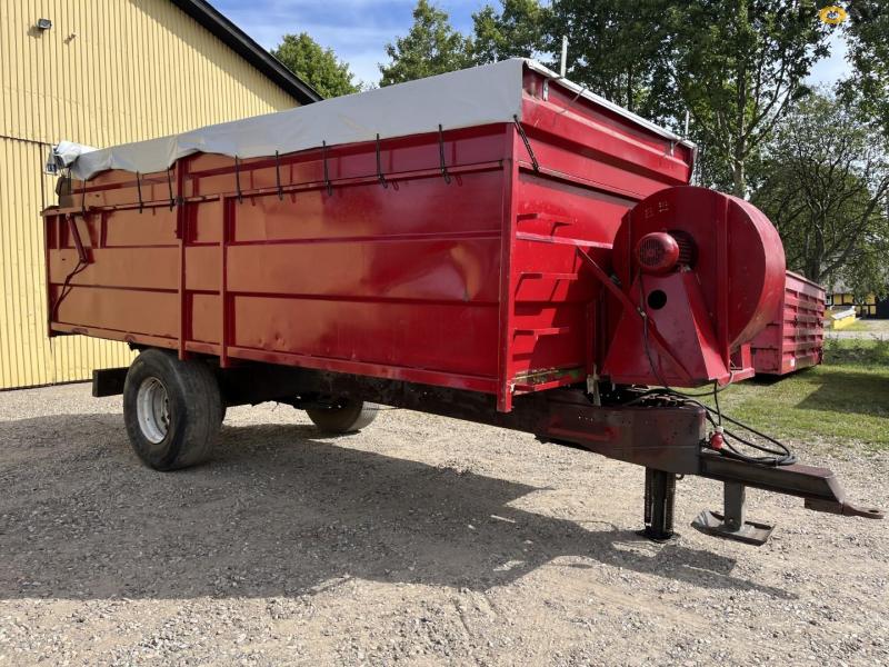 Dry truck trailer with blower and tarpaulin 3