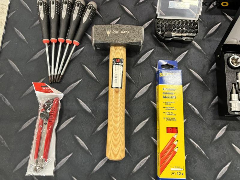 Socket wrench set, toolbox and miscellaneous 11