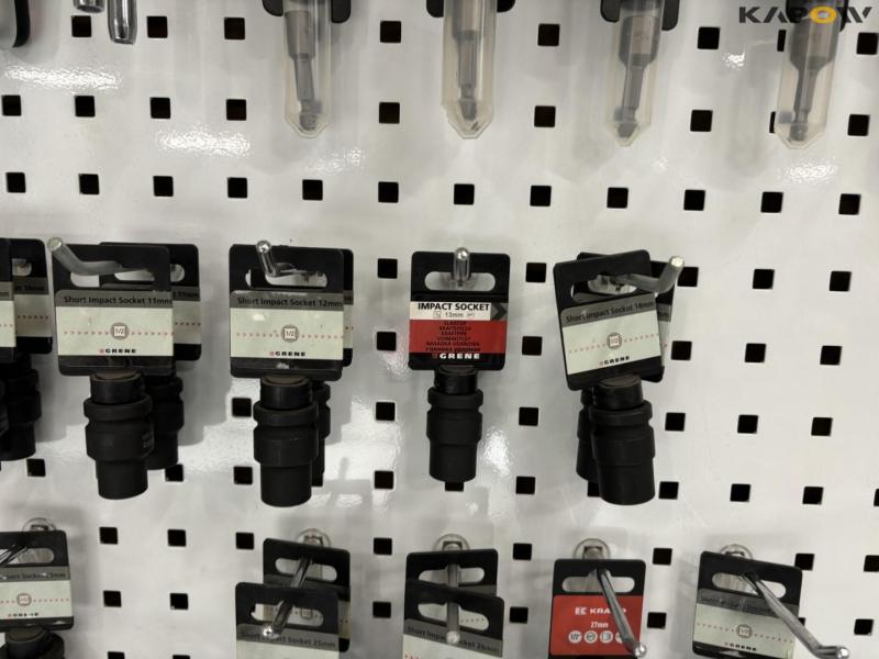 Sockets for socket wrenches. 14