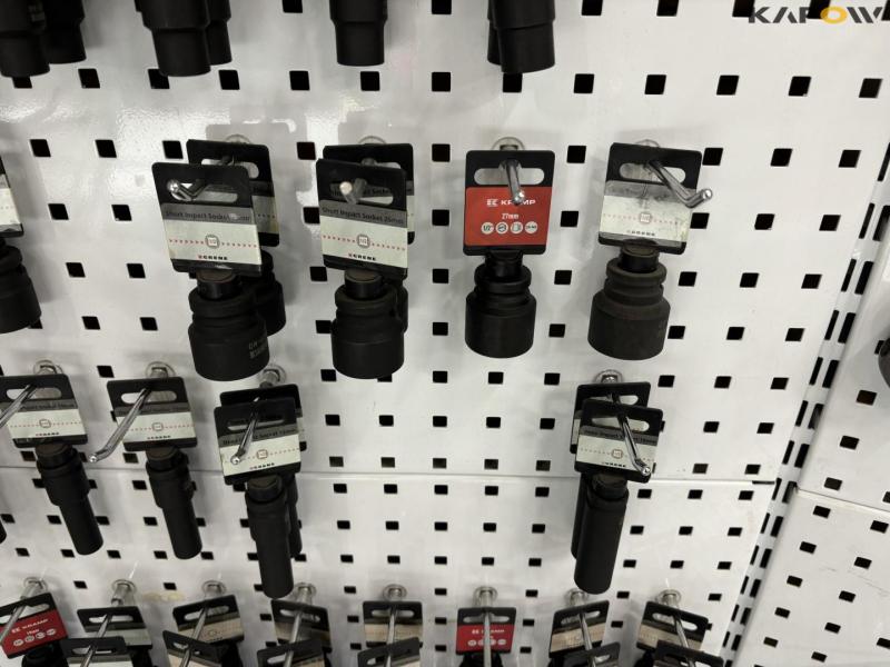 Sockets for socket wrenches. 15