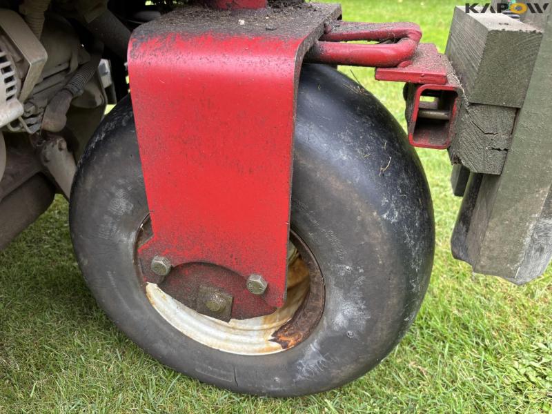 TORO Greensmaster 32 cylinder mower 38
