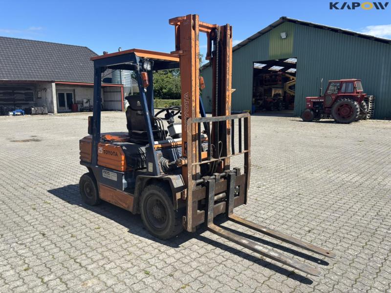 Toyota 02-5 FD25 forklift 3
