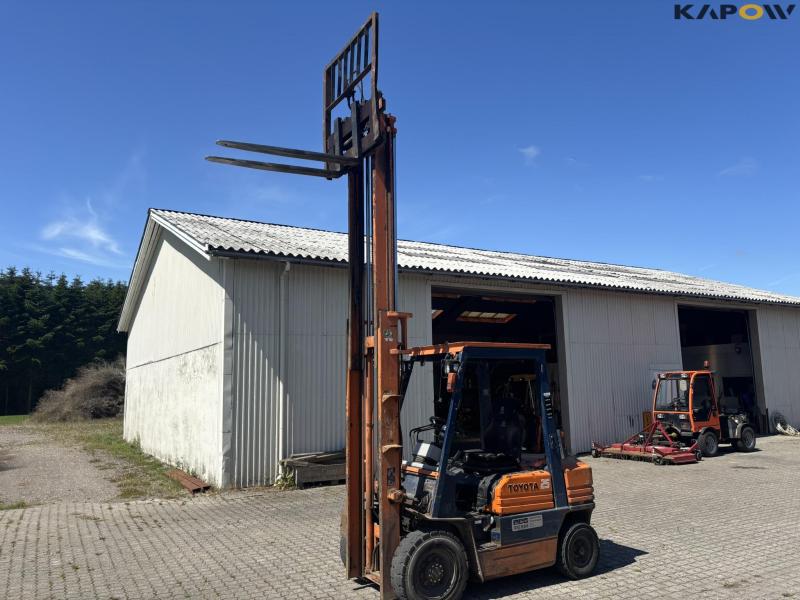 Toyota 02-5 FD25 forklift 52