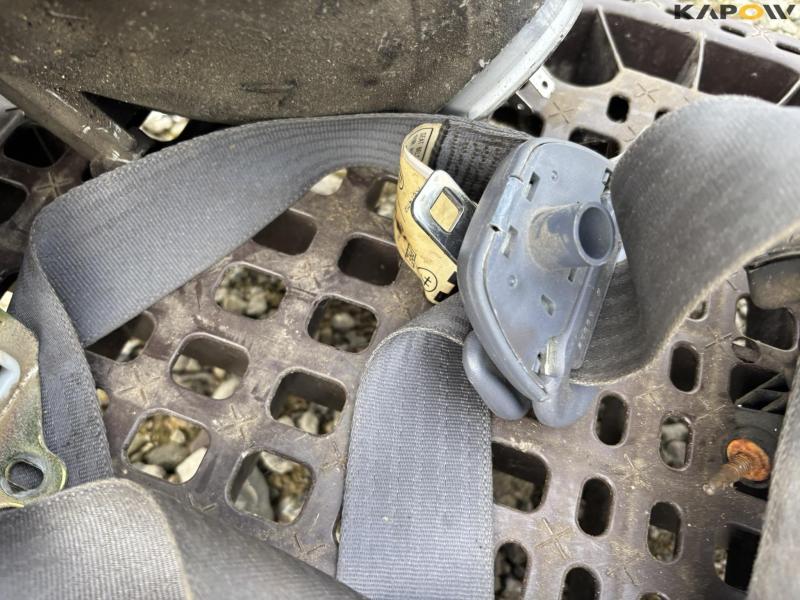 Toyota Hilux lights and seat belts 9