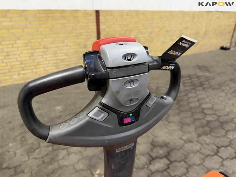 Toyota LWE 160 electric stacker 11