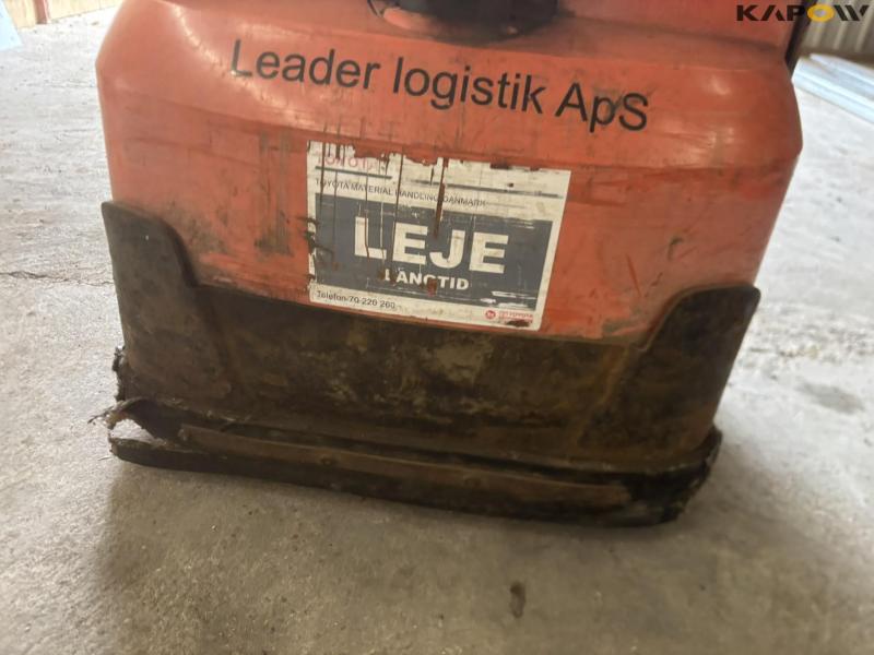 Toyota SWE080L electric stacker 16