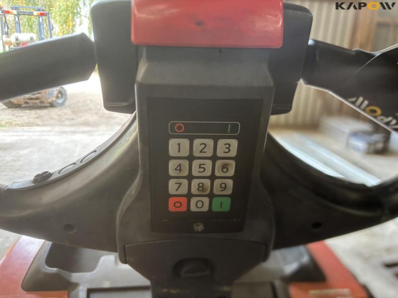 Toyota SWE080L electric stacker 20