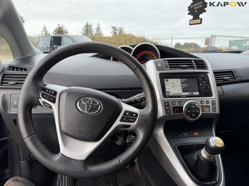 Toyota Verso Sportsvan 2.0 van 10