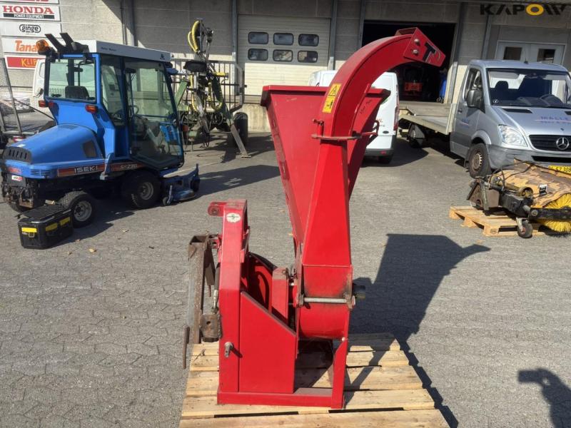 TP 100V woodchipper with a-frame 8