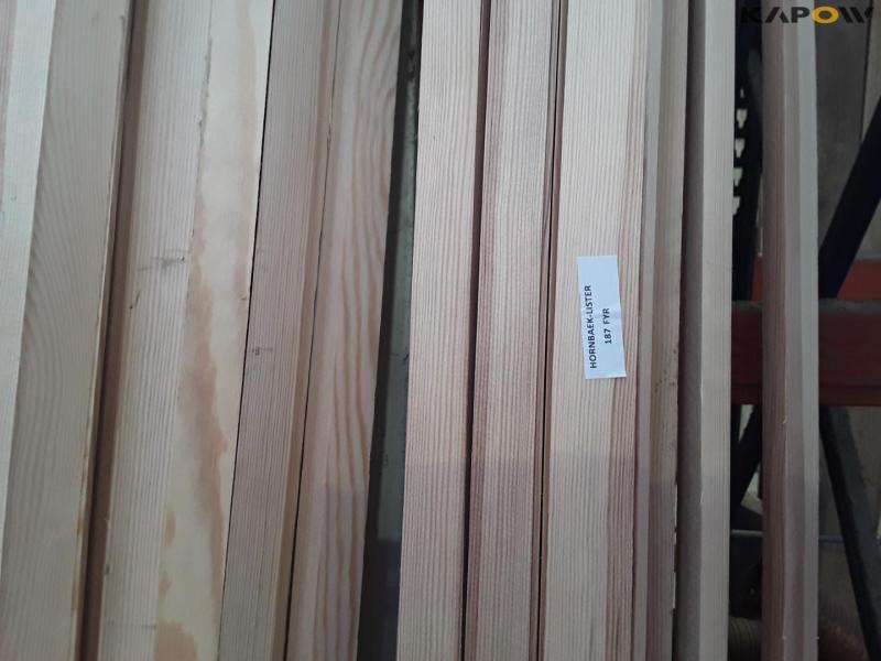 Wood and miscellaneous - empty the shelf 10