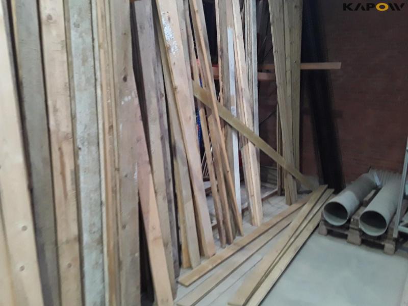Wood and miscellaneous - empty the shelf 29