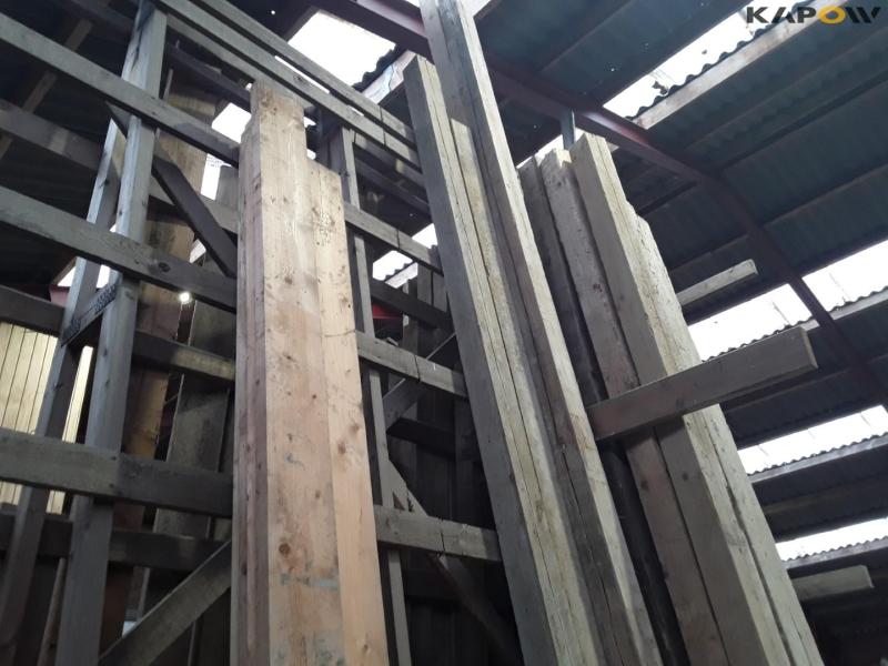 Wood and miscellaneous - empty the shelf 41