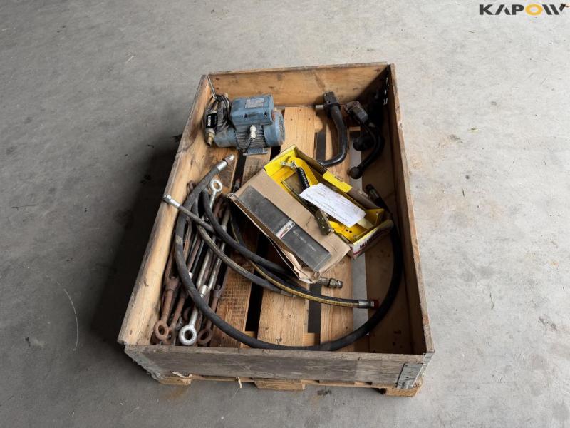 Pulley and oil pump 8