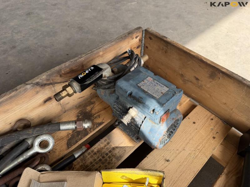 Pulley and oil pump 11