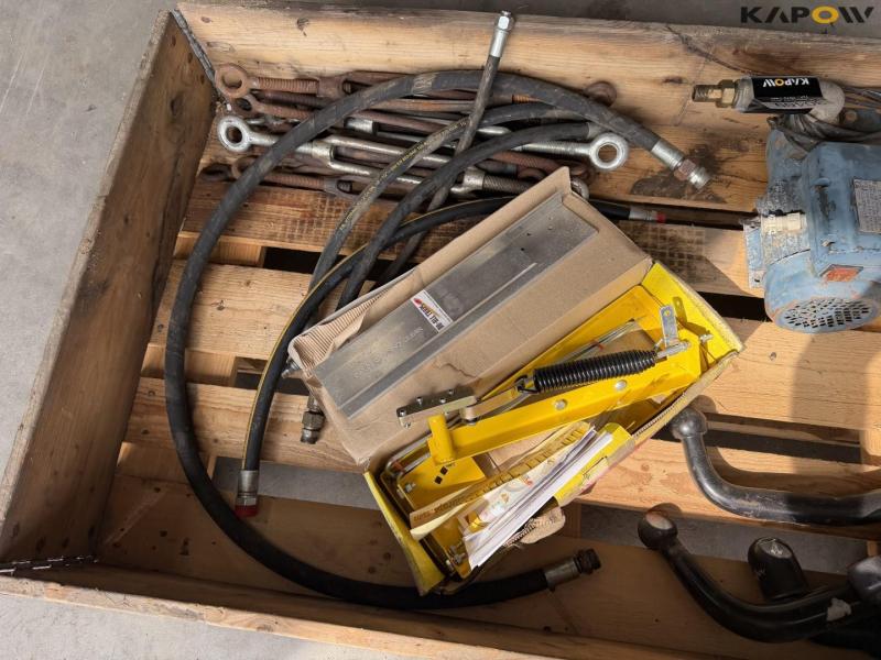Pulley and oil pump 19
