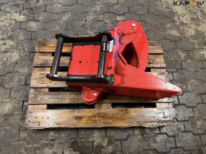 Wood chipper with Hydrema hitch 8