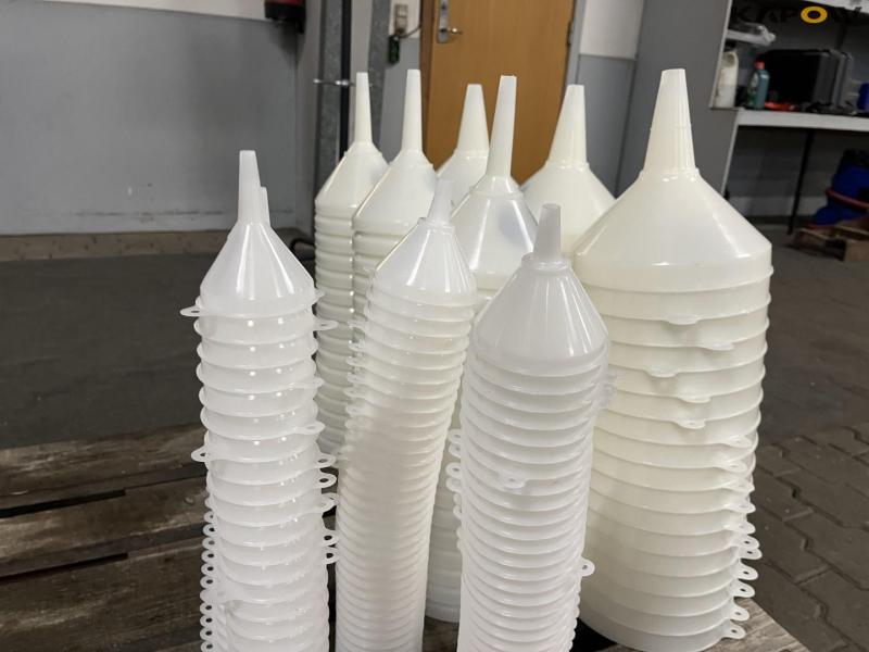 Funnels - 4 different sizes - New 10