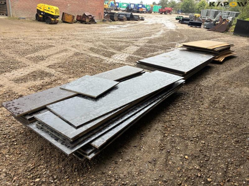 Trailer and plywood sheets 5
