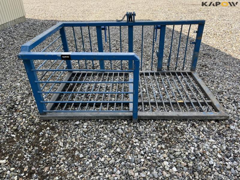 Transport box for skid steer loader with Terex hitch 2