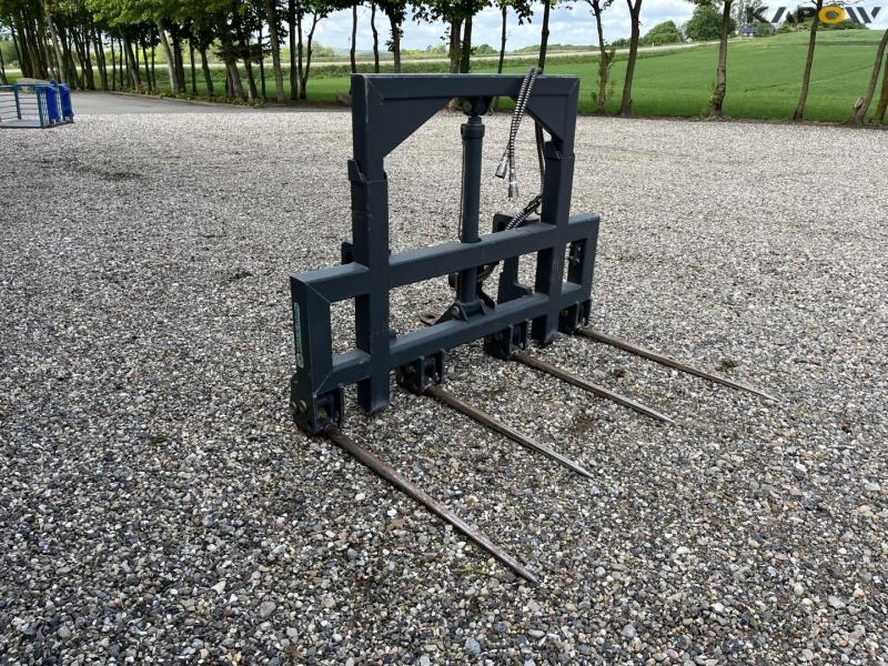 Treemme FBPS.CDC bale spear with Merlo hitch 3