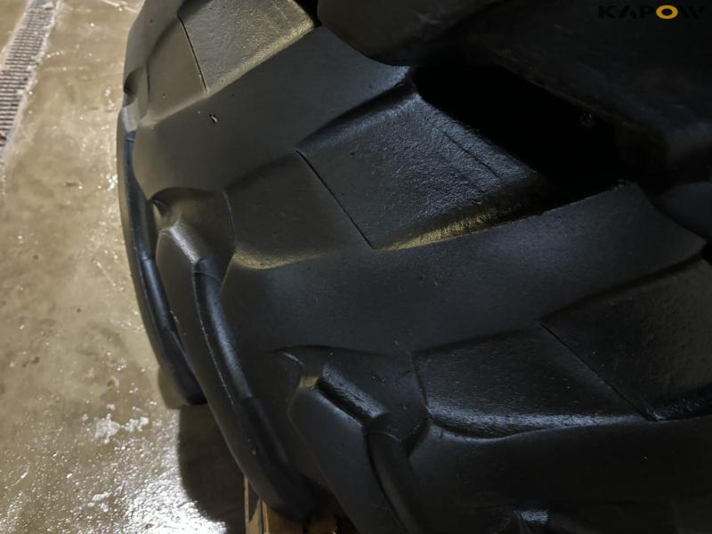 Trelleborg 650/60-R34 tires 8