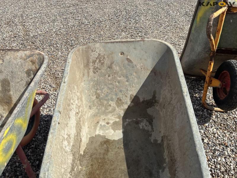 Wheelbarrows and sack trucks 25