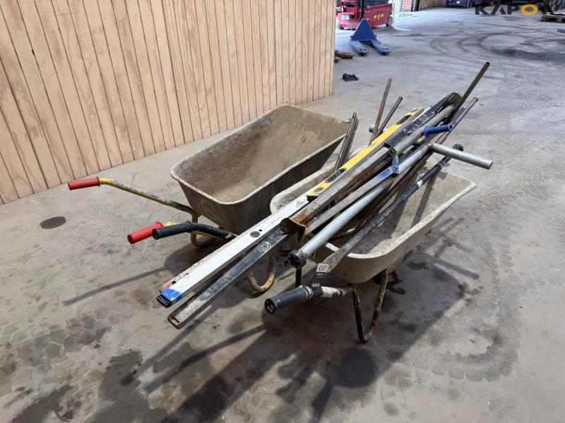 Wheelbarrows, planers and spirit levels 4