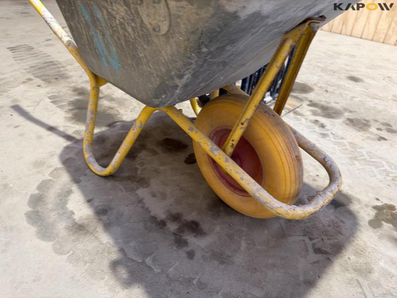 Wheelbarrows and sack carts 13