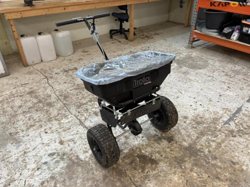 Trolla salt spreader 3